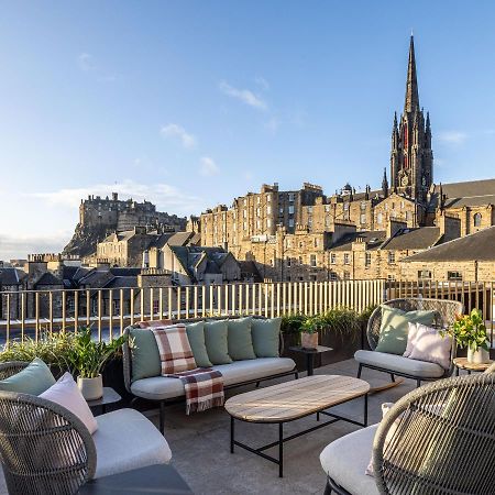 Virgin Hotels Edimburgo Exterior foto The Edinburgh Castle view from the rooftop terrace