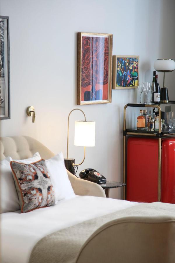 Virgin Hotels Edimburgo Exterior foto A room at the Standard East Village