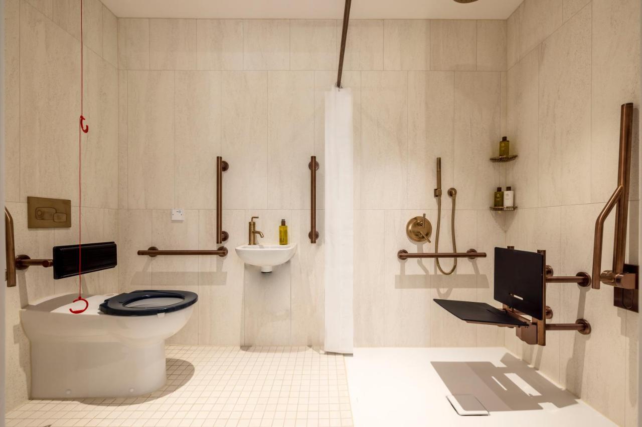 Virgin Hotels Edimburgo Exterior foto Disabled toilet with shower