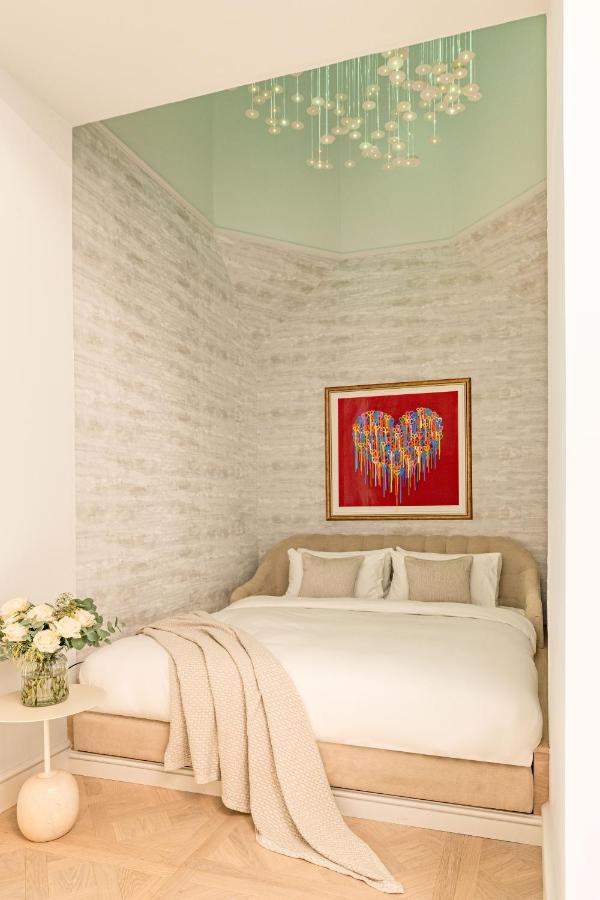 Virgin Hotels Edimburgo Exterior foto A bedroom with a bed
