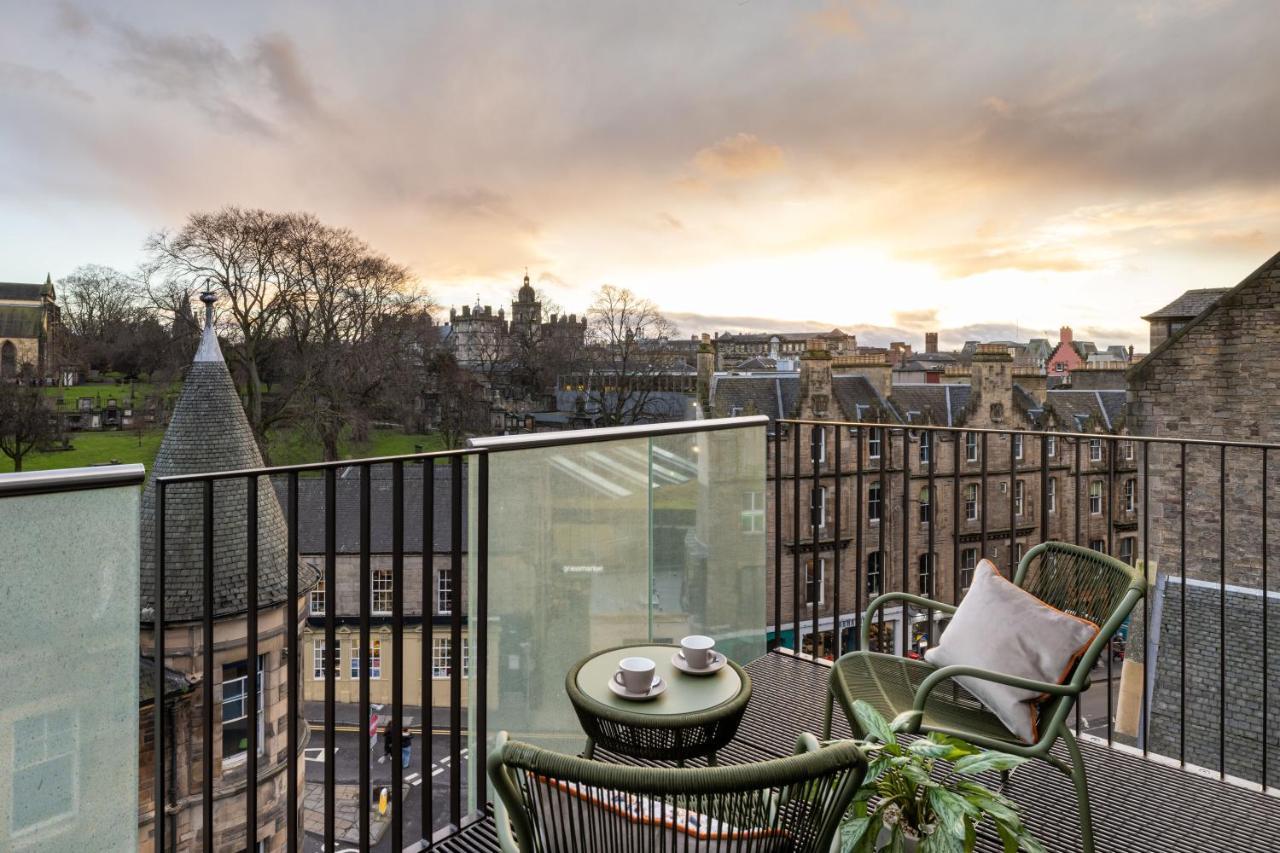 Virgin Hotels Edimburgo Exterior foto The view from the rooftop terrace