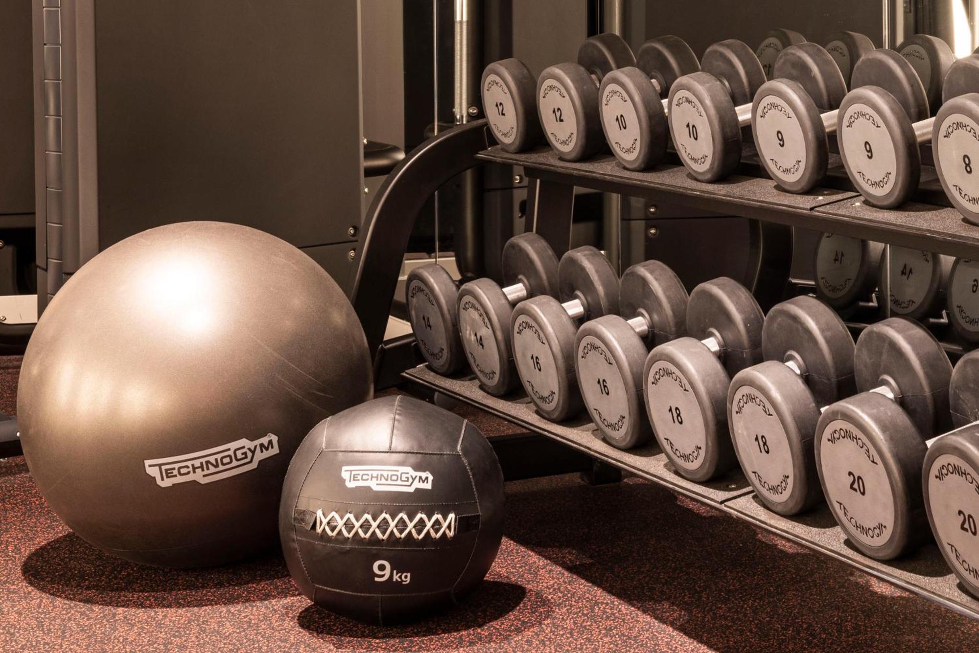 Virgin Hotels Edimburgo Exterior foto Dumbbells and exercise balls
